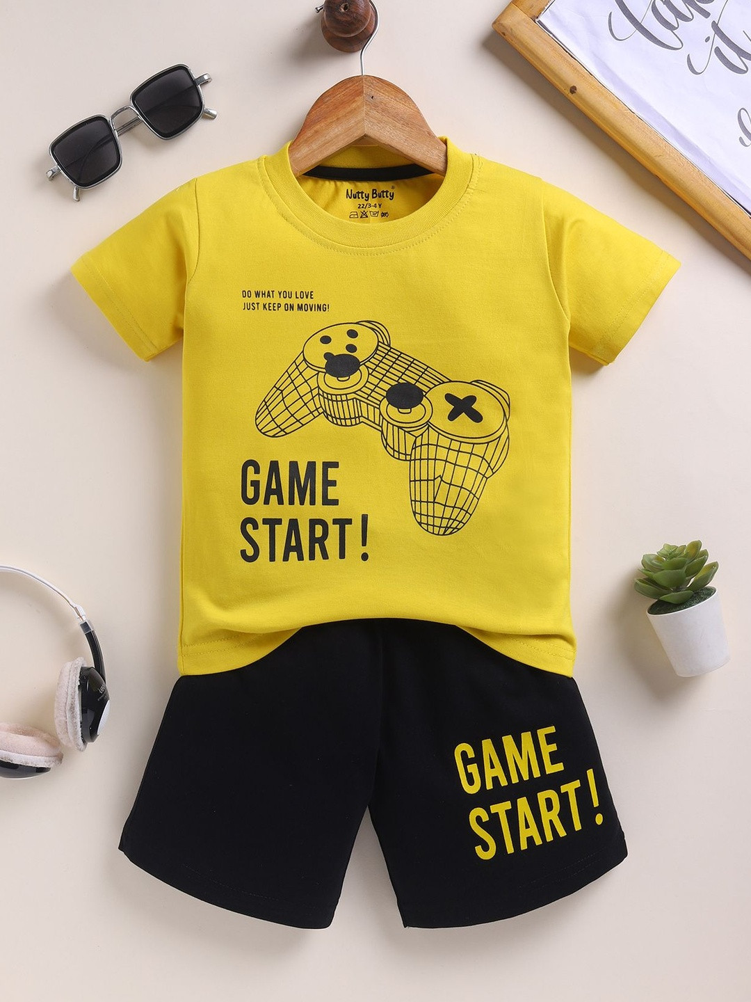NUTTY BUTTY Boys Printed Round Neck T-shirt with Shorts
