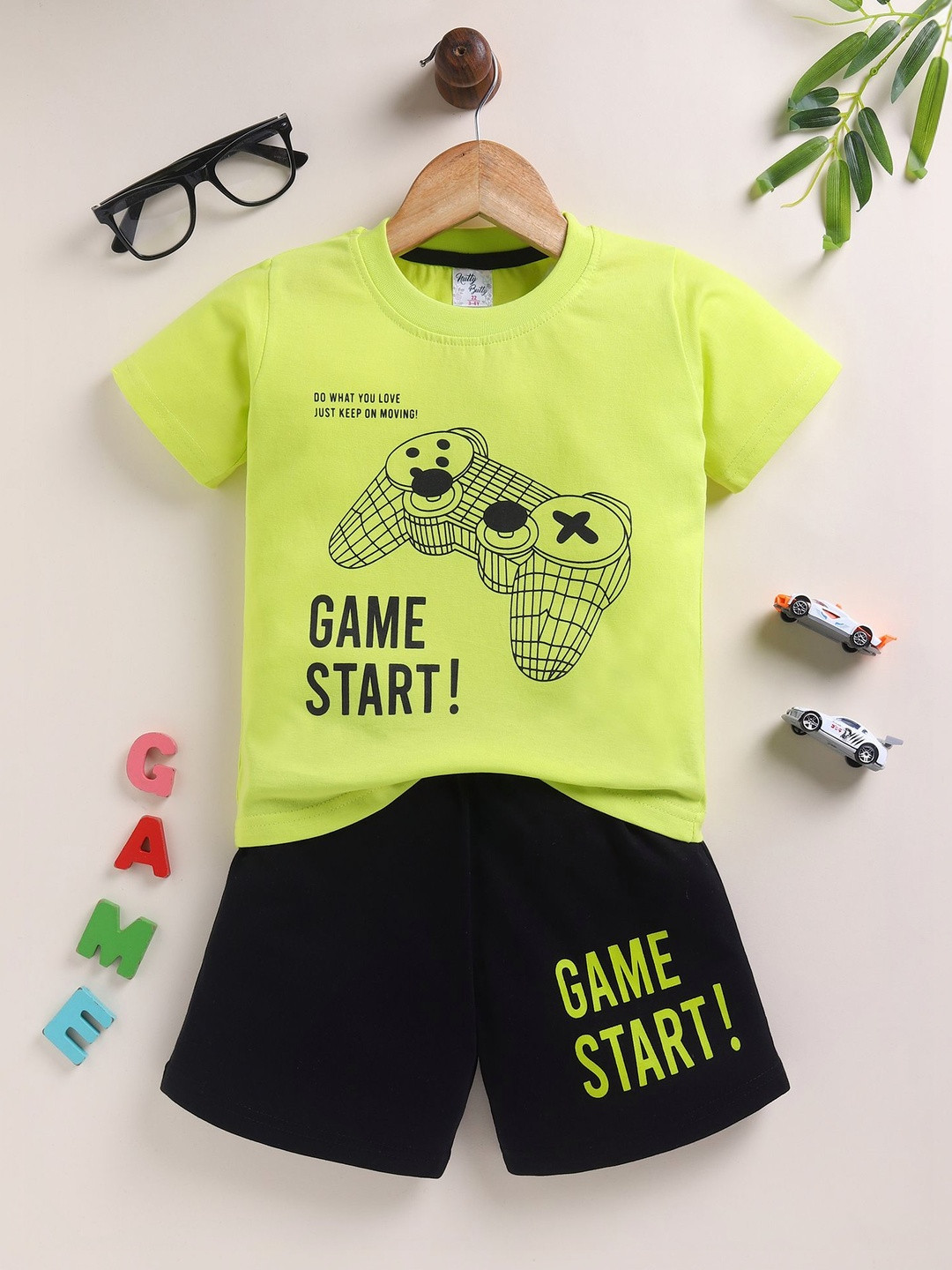 NUTTY BUTTY Boys Printed Round Neck T-shirt with Shorts