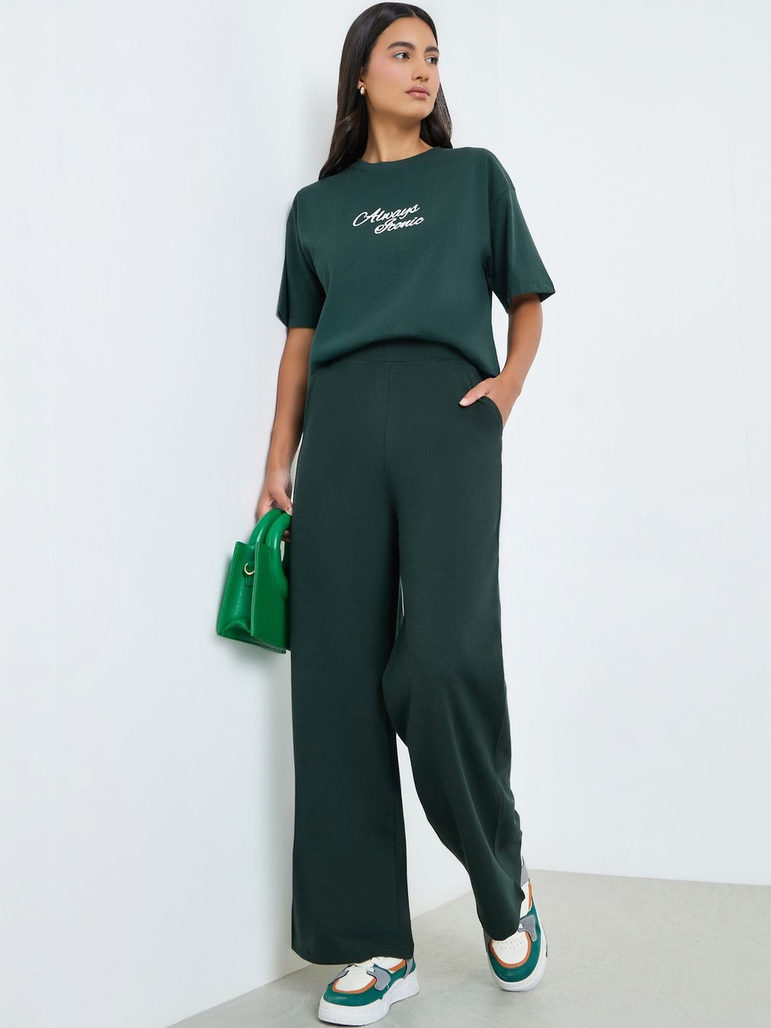 Styli Women Green Solid Wide Leg Joggers