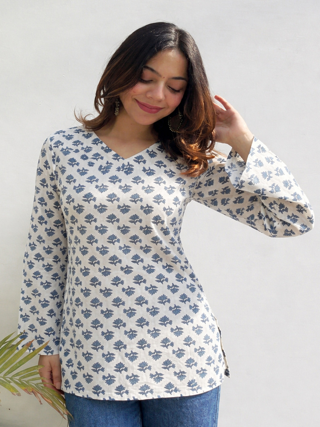 JAHIDA COMFORT WITH STYLE Floral Printed V-Neck Pure Cotton Kurti
