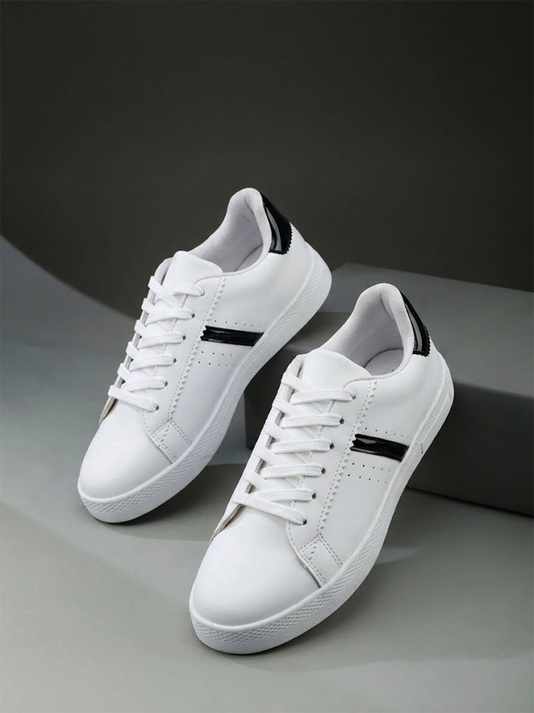 Longwalk Women Perforated Sneakers