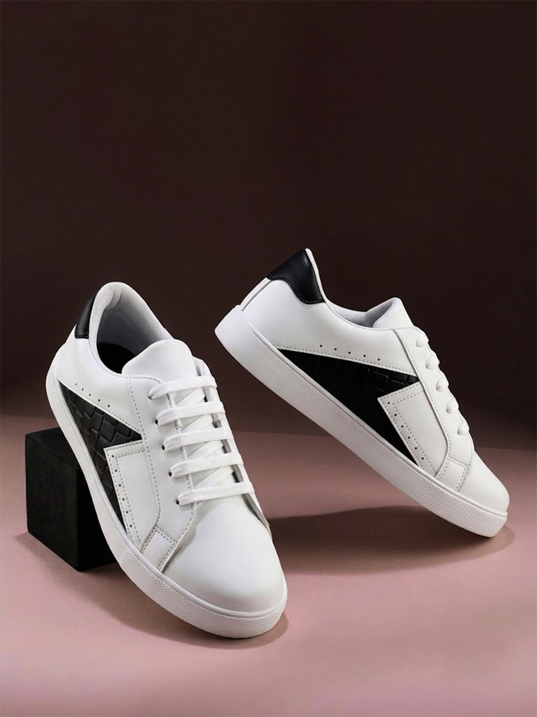 Longwalk Women Colourblocked Lightweight Comfort Insole Basics Sneakers