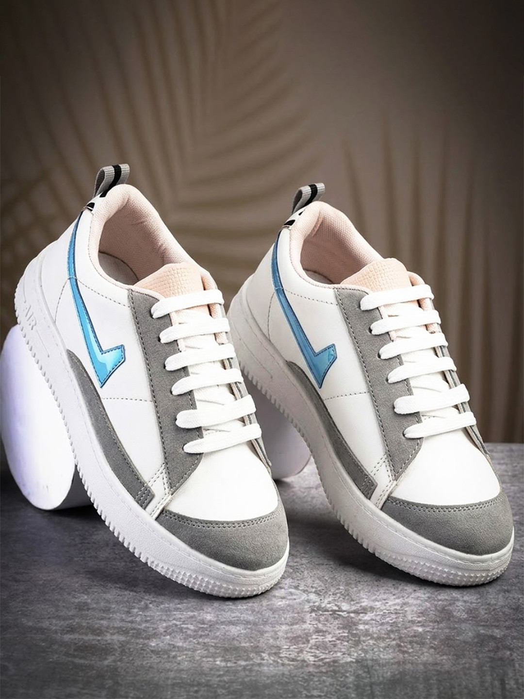 Longwalk Women Colourblocked Lightweight Sneakers
