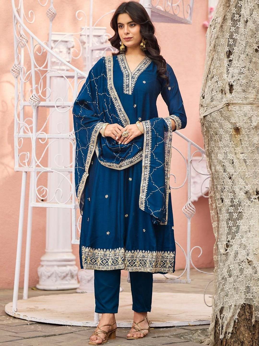 House of Pataudi Embroidered V-Neck Kurta & Trousers With Dupatta