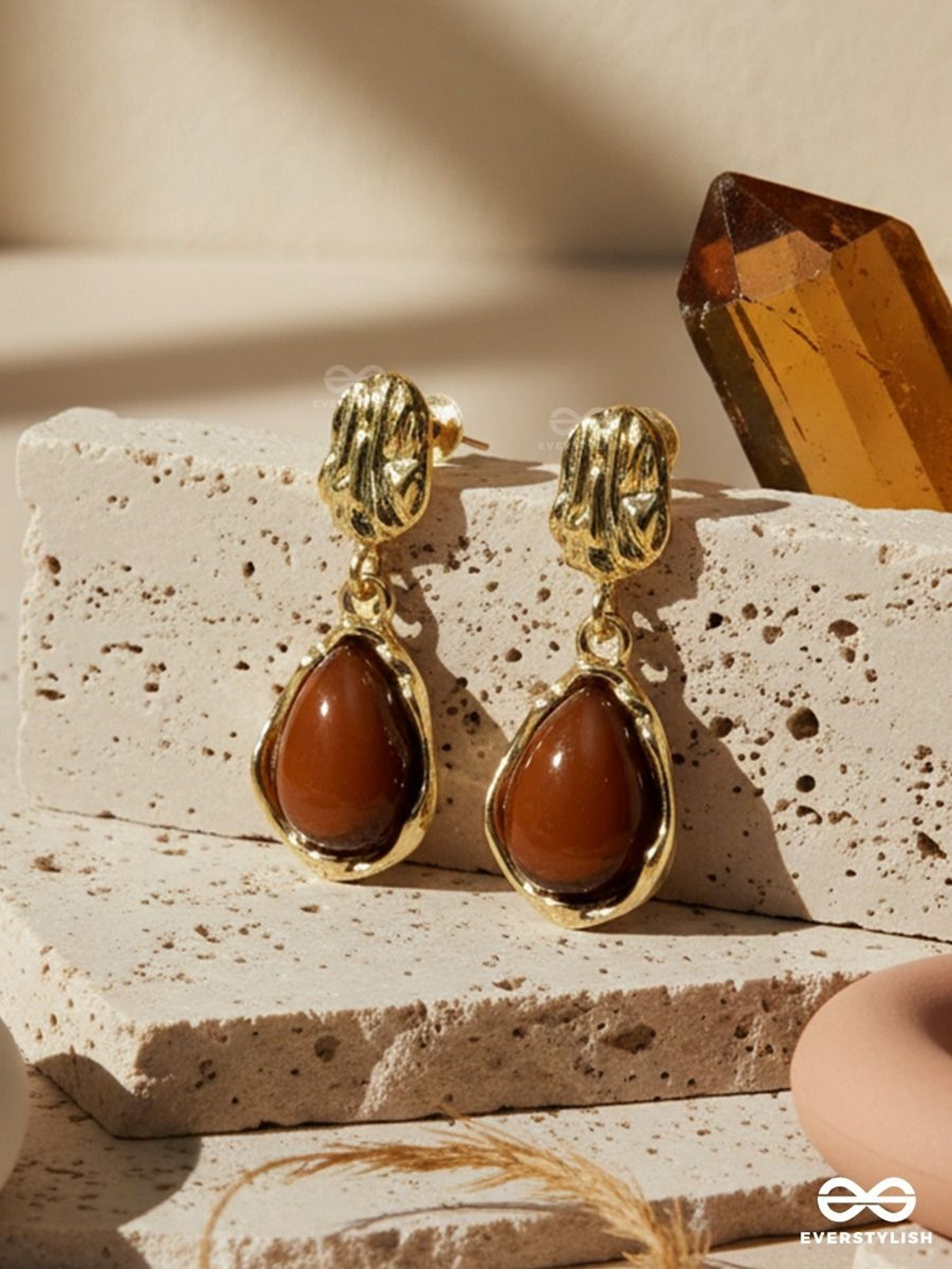 EVERSTYLISH Classic Drop Earrings