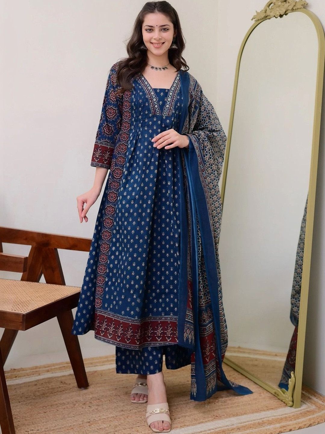 GEN Z TRENDS Women Floral Printed Regular Kurta with Palazzos & With Dupatta