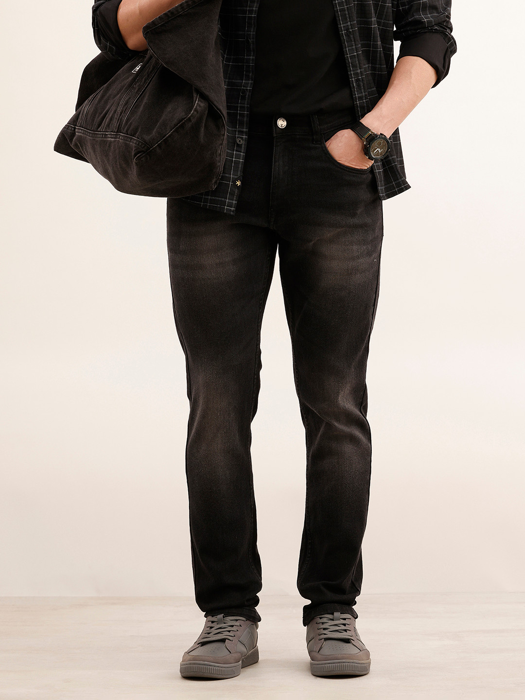 WROGN Men Black Slim Fit Mid-Rise Clean Look Stretchable Jeans