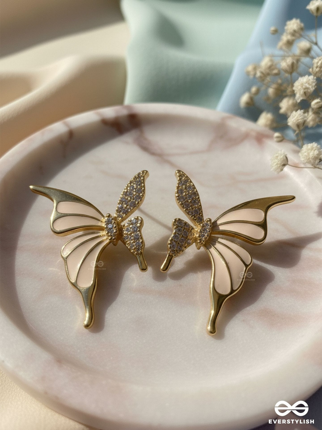 EVERSTYLISH Classic Studs Earrings