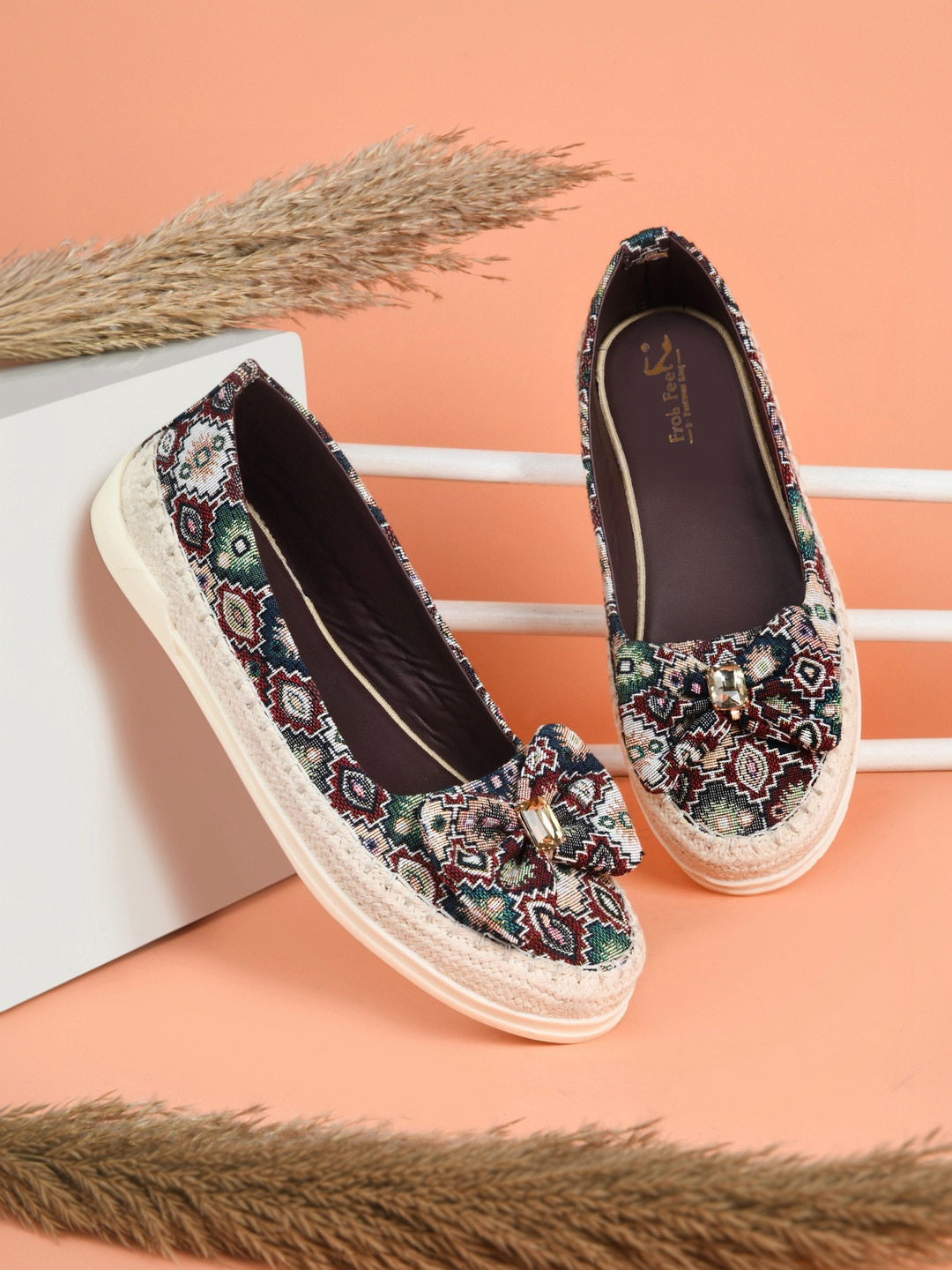 Froh Feet Women Embellished Ethnic Mojaris Flats