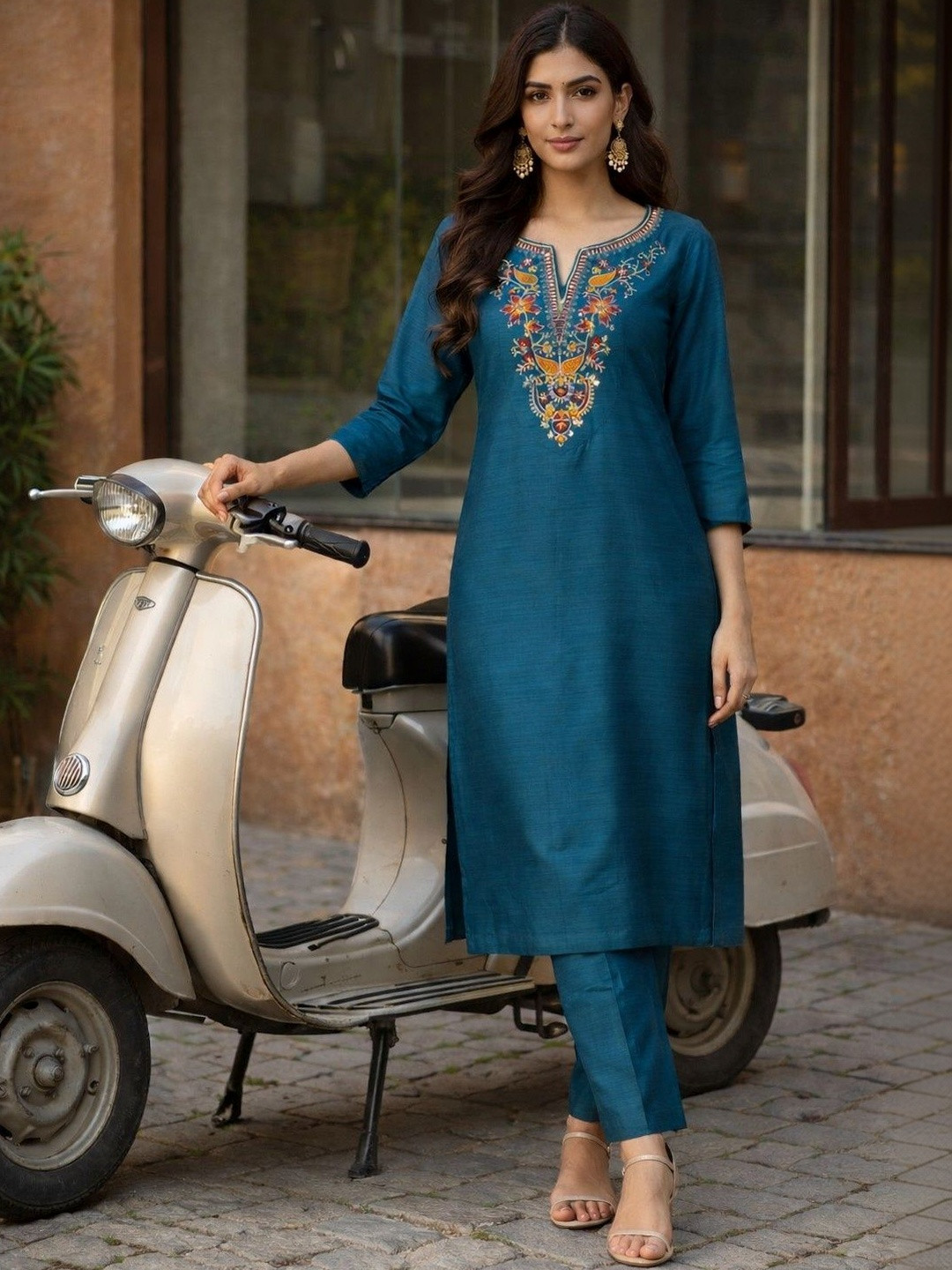 SDK FASHION Women Floral Embroidered Regular Thread Work Kurta with Trousers