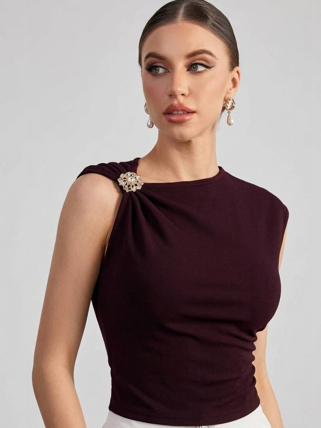 Arbiter Collection Keyhole Neck Crop Top