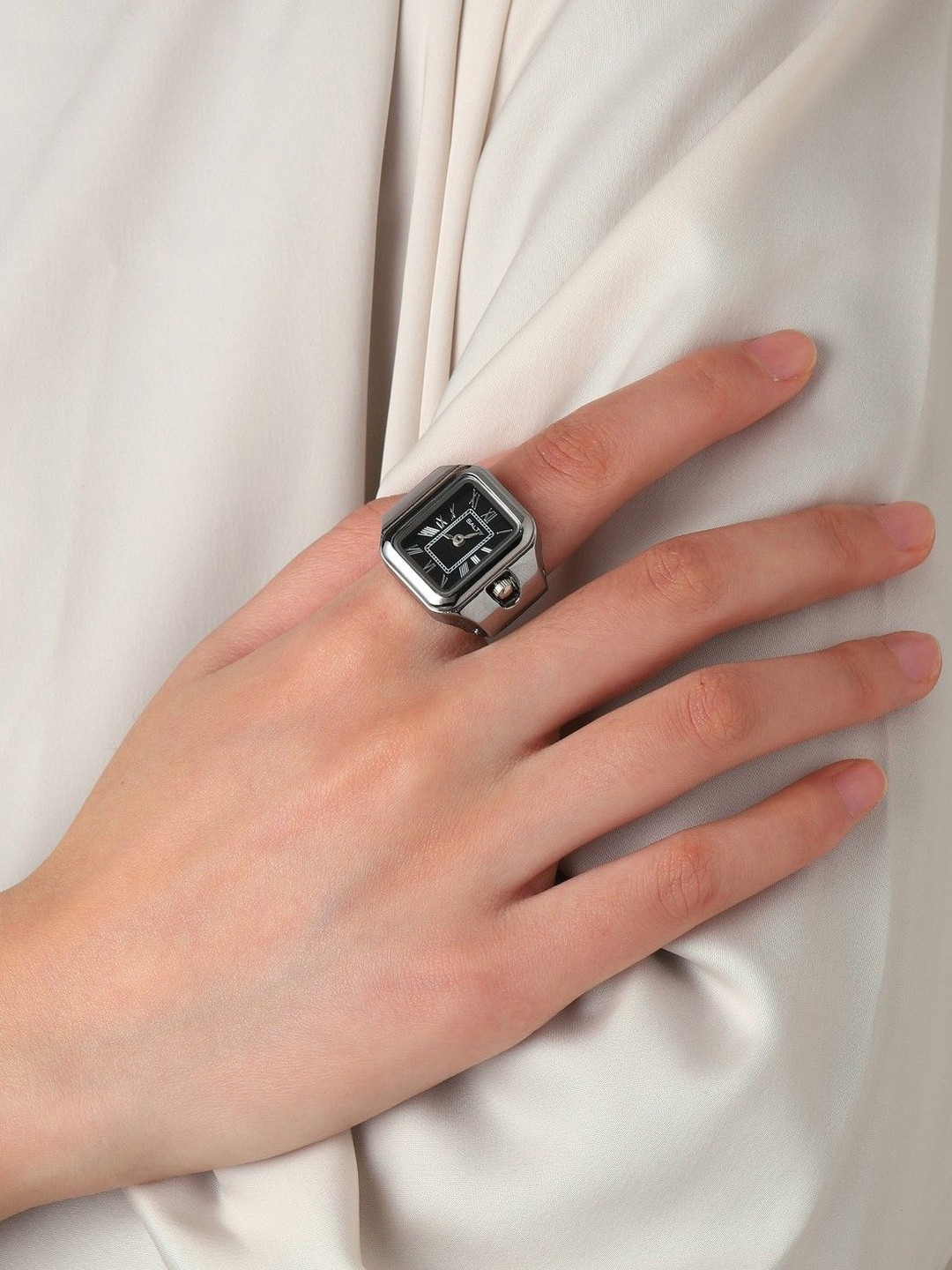 SALTY Women Dial & Stainless Steel Straps Watch Ring WTR-S-0046-S-BK