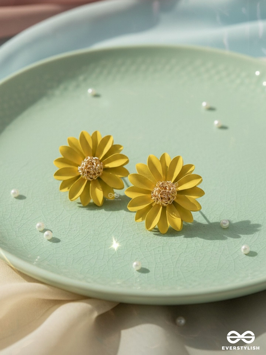 EVERSTYLISH Classic Studs Earrings