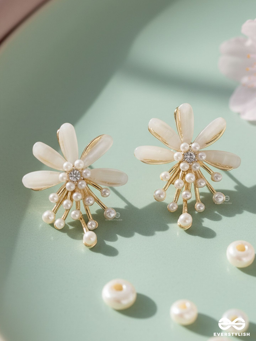 EVERSTYLISH Classic Studs Earrings