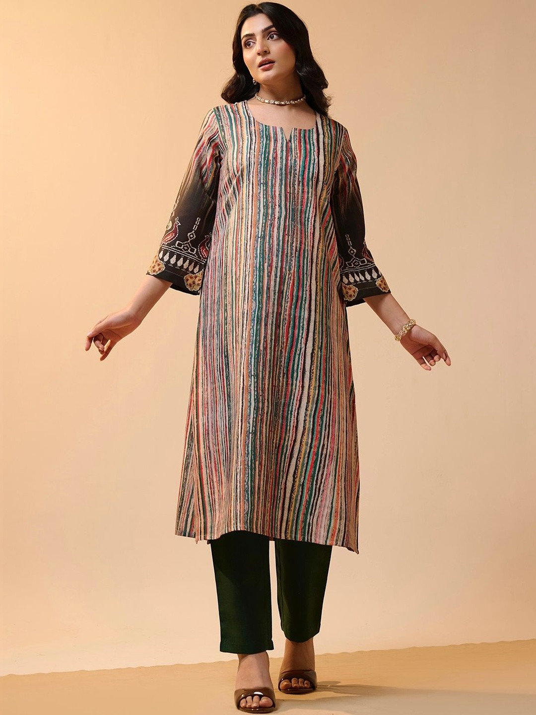 Ekana Women Printed Regular Kurta with Trousers