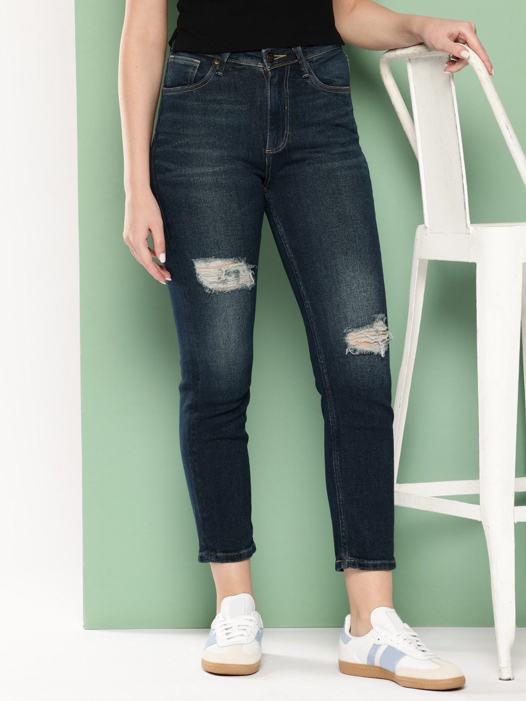 Killer Women Slim Fit Mildly Distressed Light Fade Stretchable Jeans