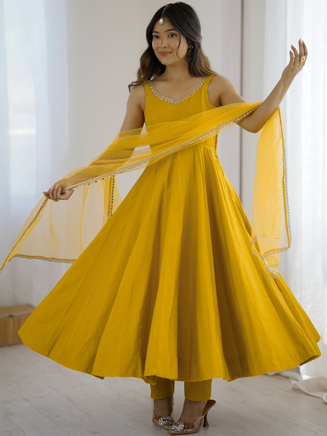 GULDORI Women Regular Thread Work Kurta with Trousers & With Dupatta
