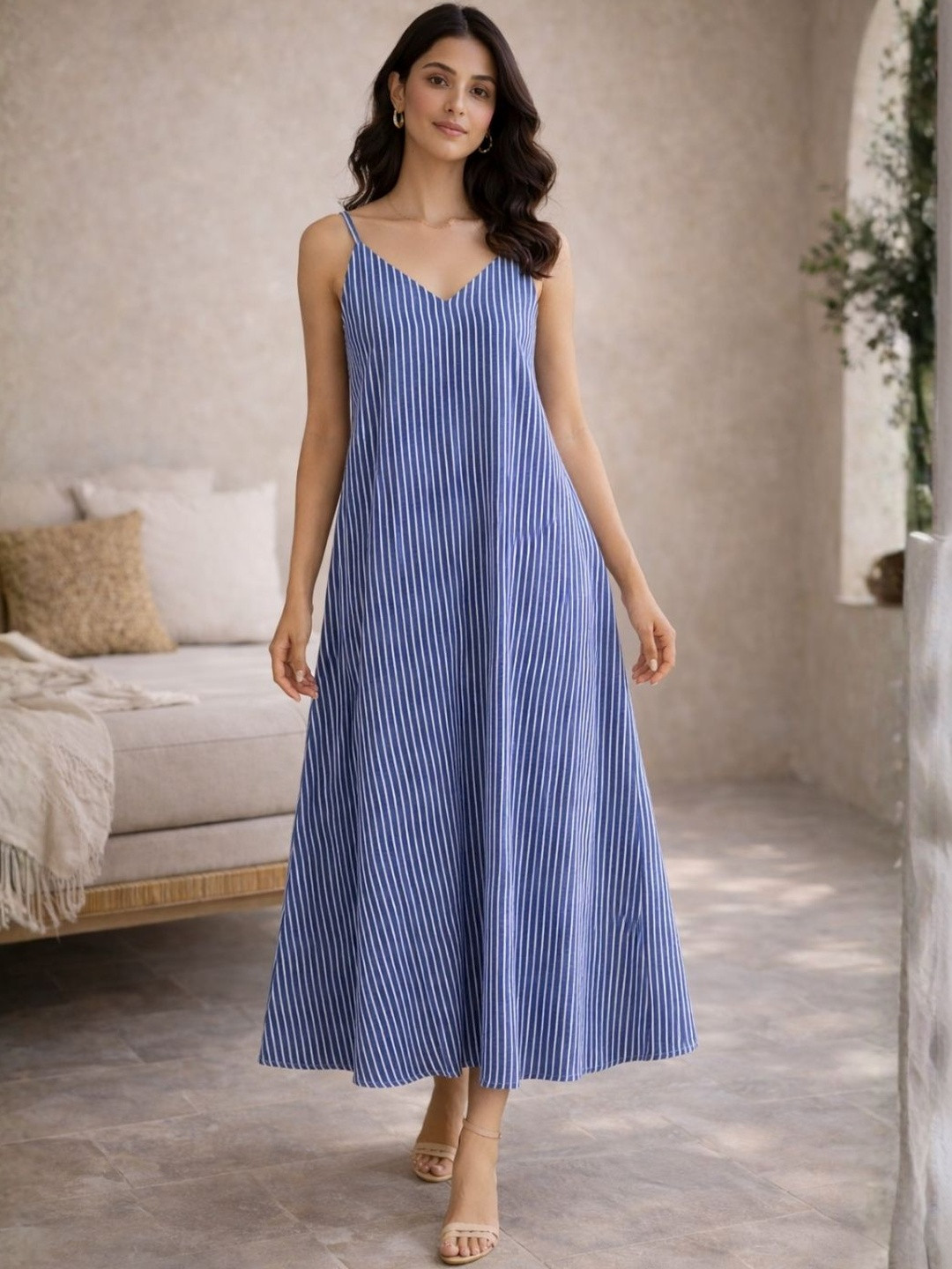 FEATHERS CLOSET Floral Sleeveless Nightdress