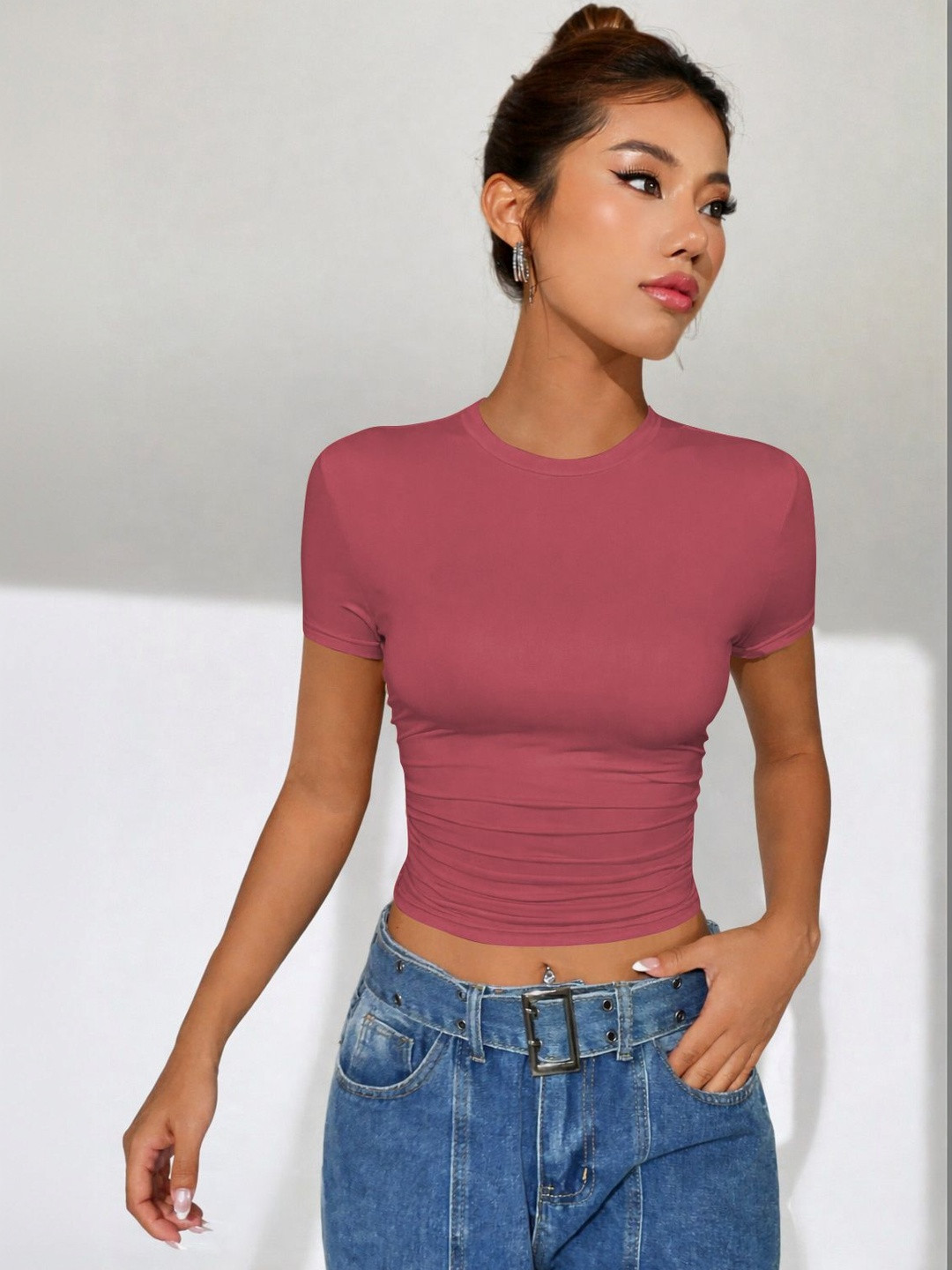 Women's Solid Round Neck Short Sleeves Crop Top