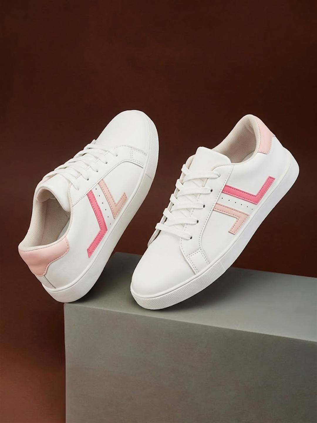 Longwalk Women Perforated Lightweight Sneakers