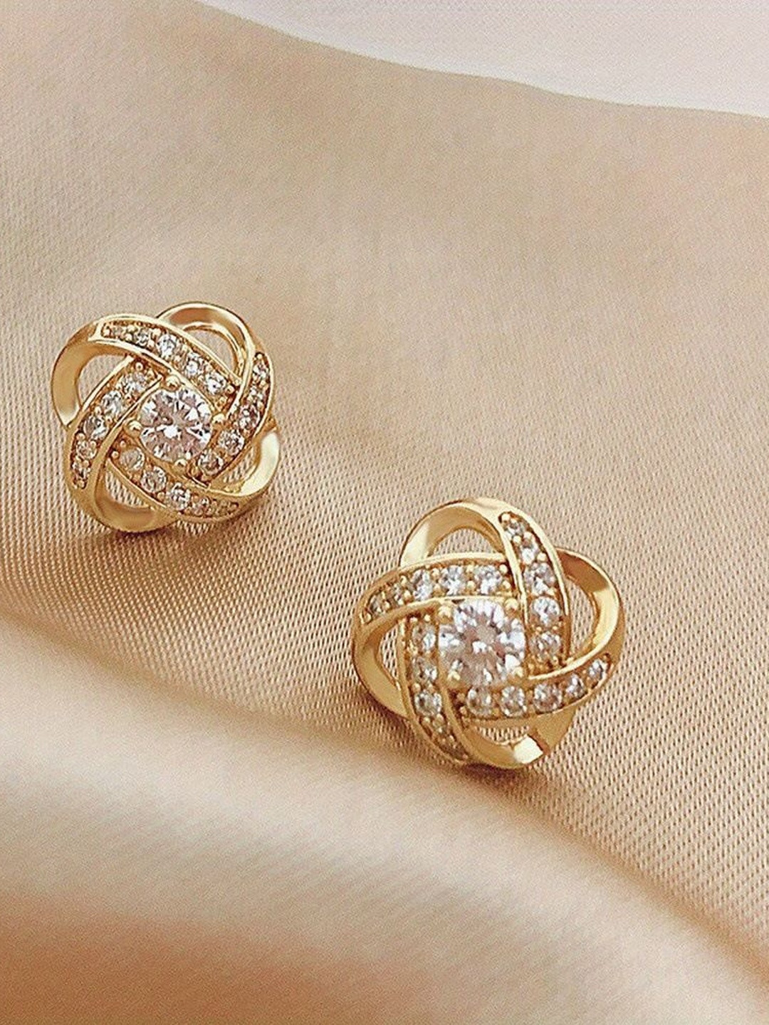 DressBerry Diamond Shaped Studs Earrings