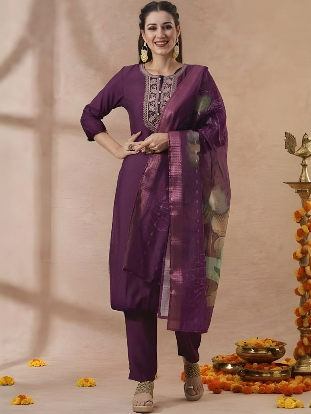 SHINISHA Women Floral Embroidered Regular Pure Cotton Kurta with Trousers & With Dupatta