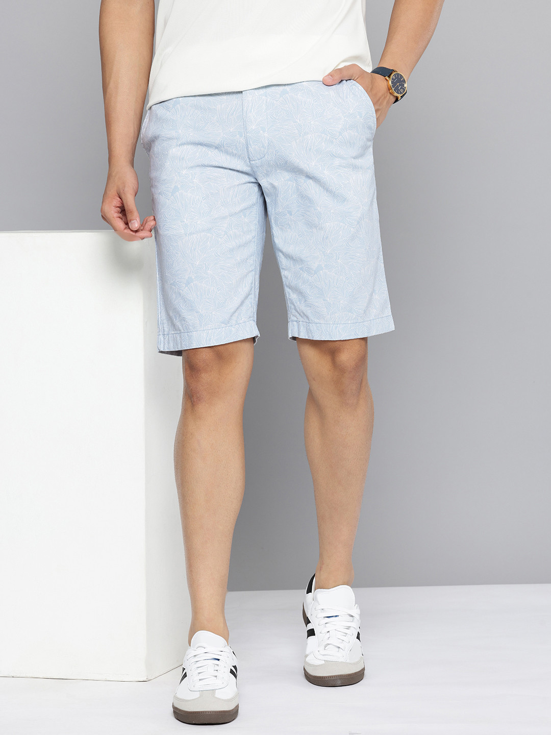 Indian Terrain Men Tropical Printed Pure Cotton Slim Fit Shorts