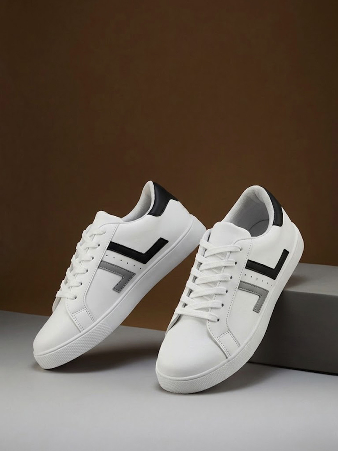 Longwalk Women Striped Lightweight Comfort Insole Basics Sneakers