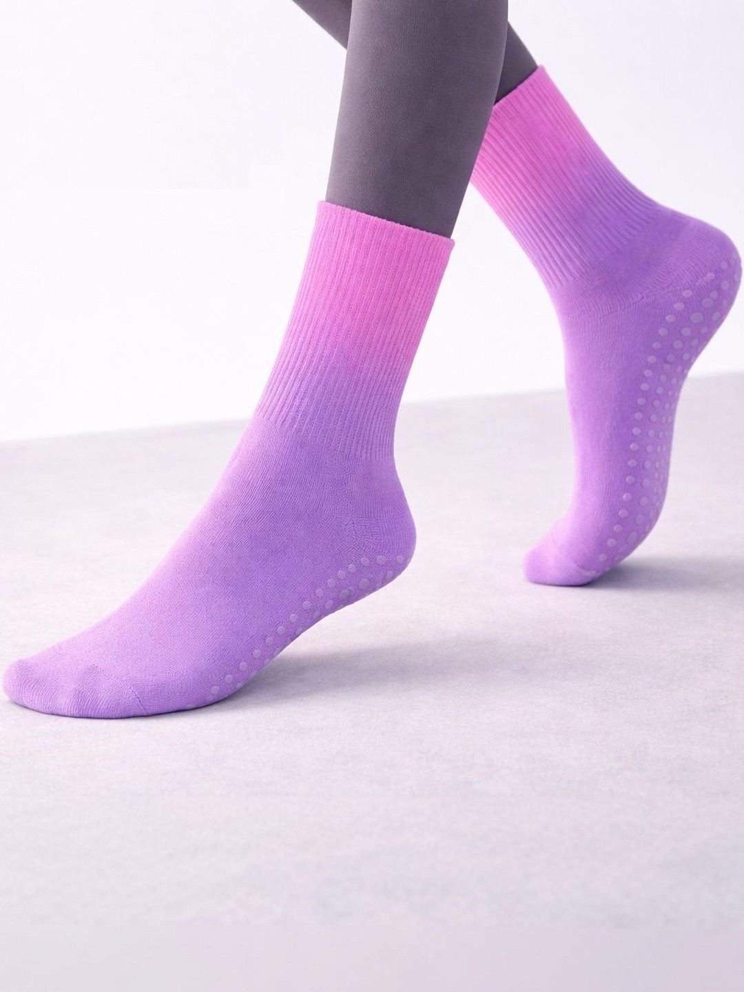 XFyt Women Crew Length Grip Socks for Yoga & Pilates