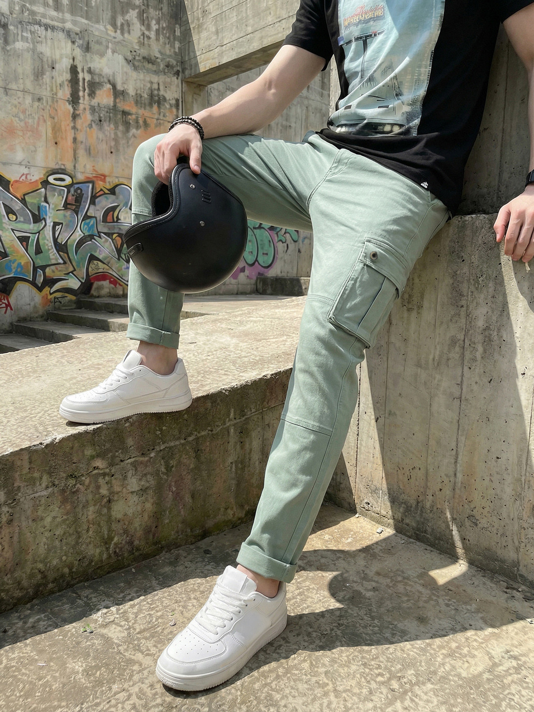 Roadster Men Grey Regular Fit Solid Cargos