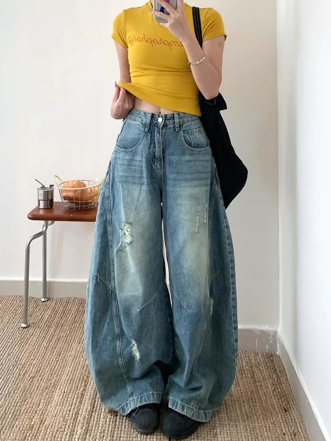 Suo Women Wide Leg Mid-Rise Mildly Distressed Light Fade Jeans