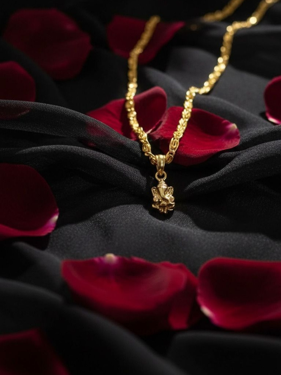 PASU FASHION Gold-Plated Pendant