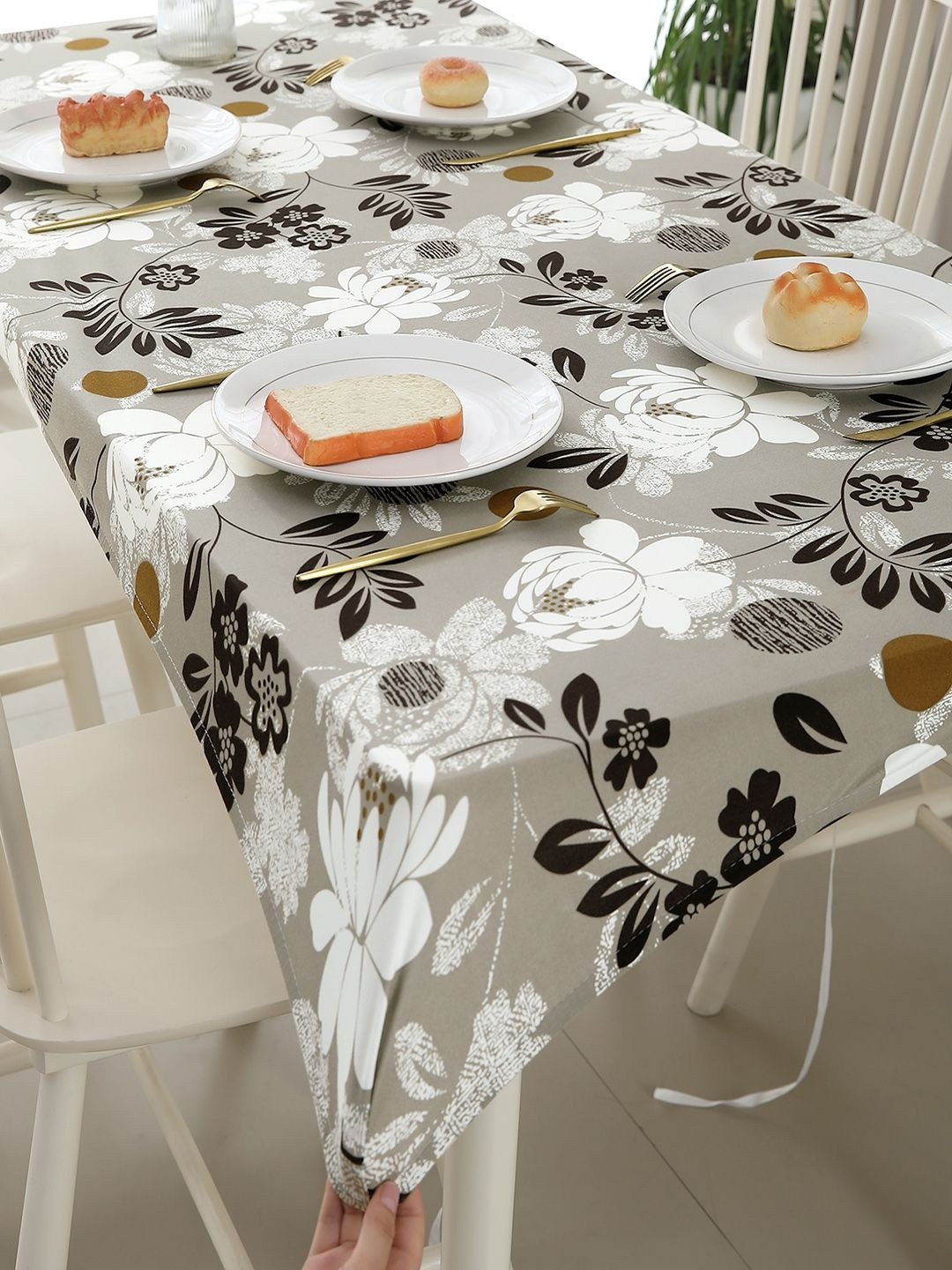 HOKIPO Feather Brown Floral Water-Repellent 51x31 inch 4 Seater Table Cover