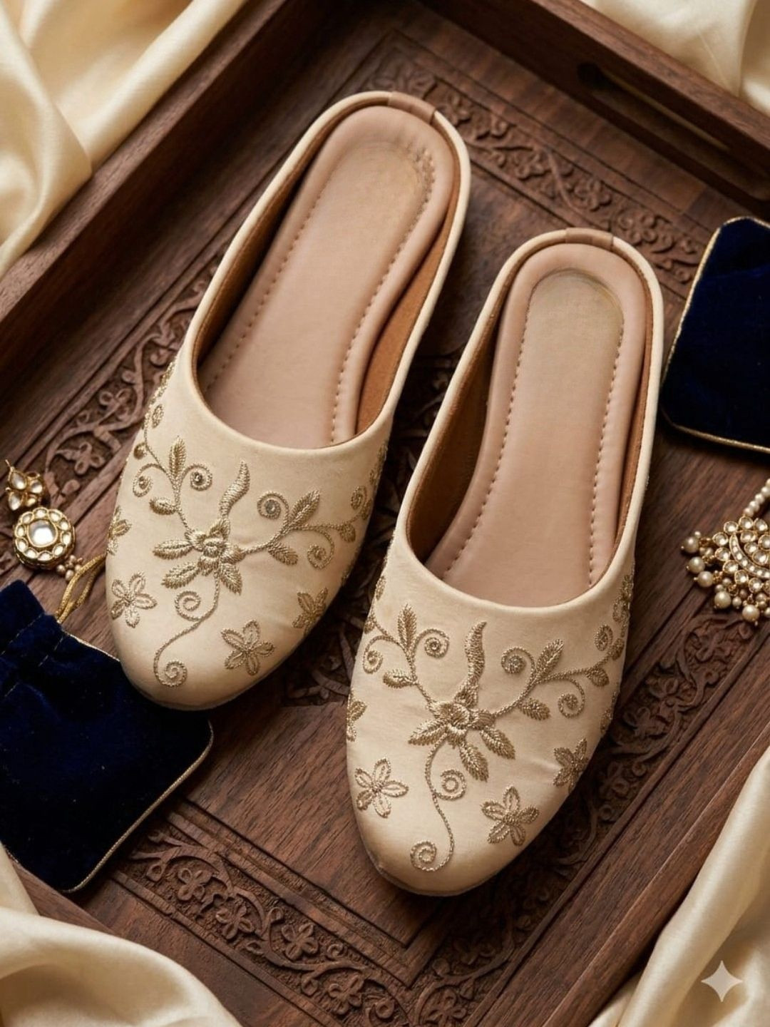 KALINI Women Embellished Ethnic Mojaris Flats
