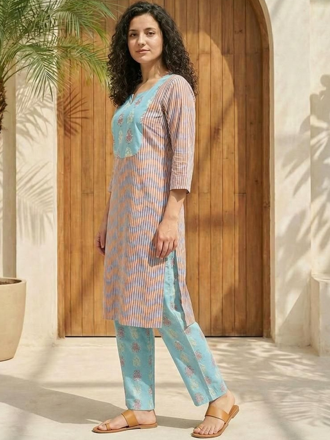 AANVI Women Printed Regular Linen Top with Trousers