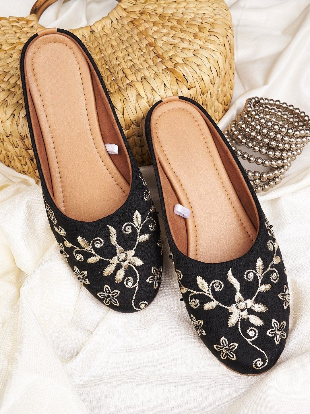KALINI Women Embellished Ethnic Mojaris with Embroidered Flats