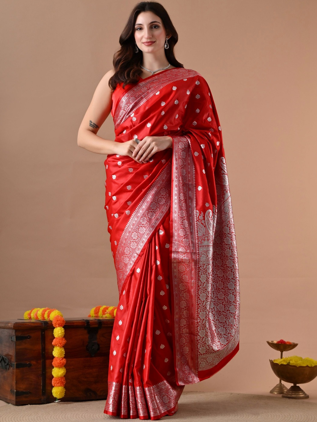 THE WEAVERS SHOP BY RAAVI Woven Design Zari Art Silk Fusion Banarasi Saree
