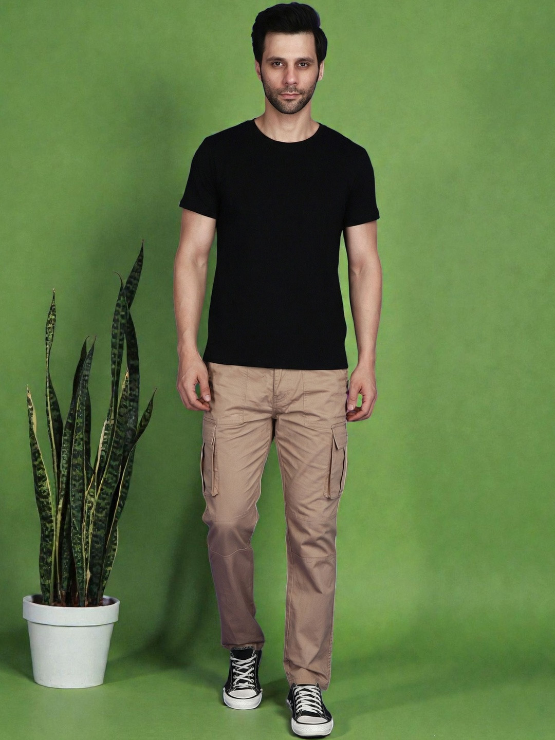 Roadster Men Relaxed Regular Fit Mid-rise Cotton Cargos Trousers