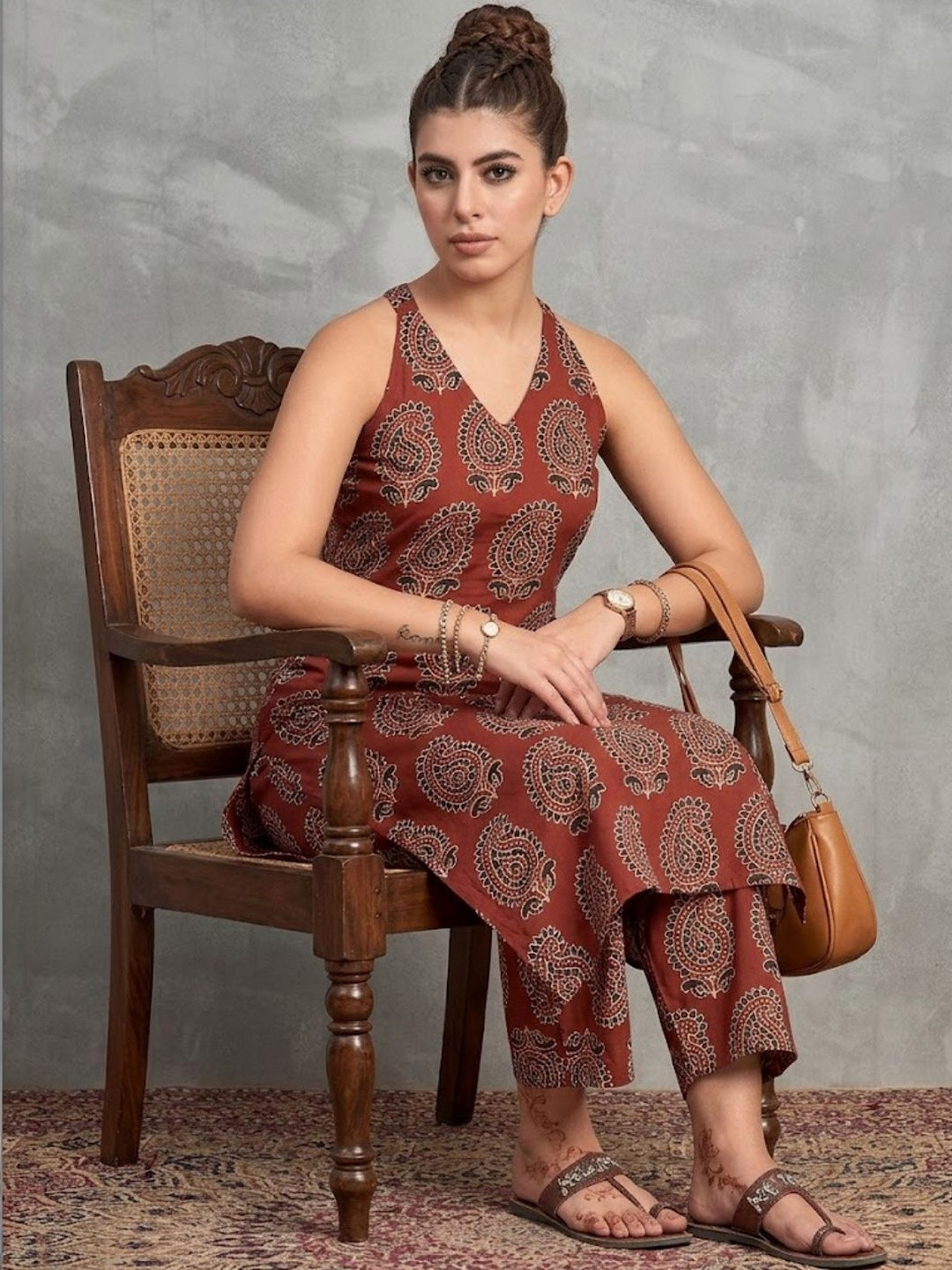 Navibhu Classic Women Ethnic Motifs Printed Regular Kurta with Trousers