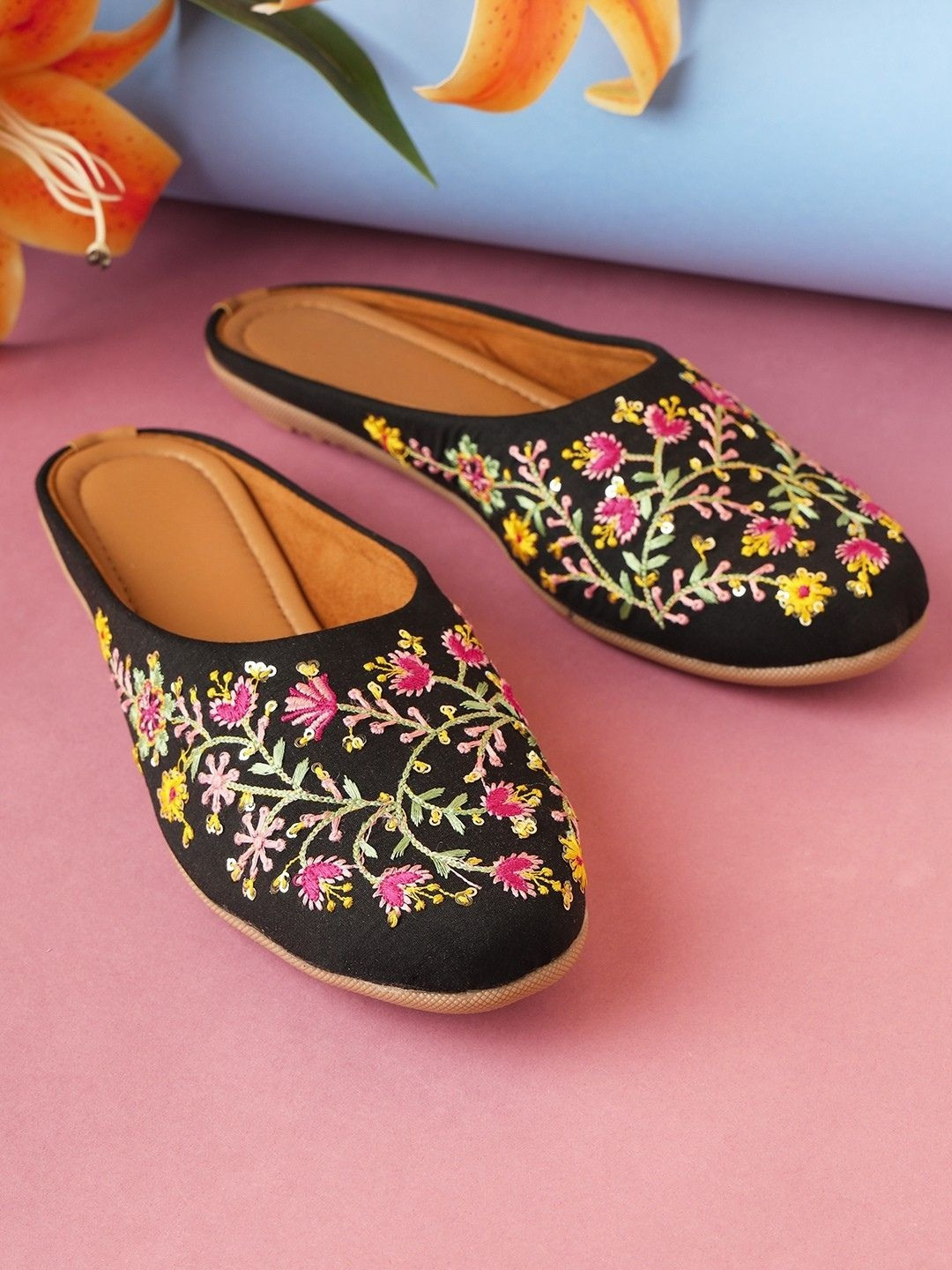 KALINI Women Embellished Ethnic Mojaris with Embroidered Flats