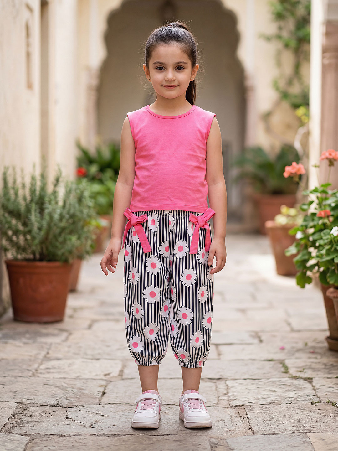 HELLCAT Girls Round Neck Sleeveless Top With Capris