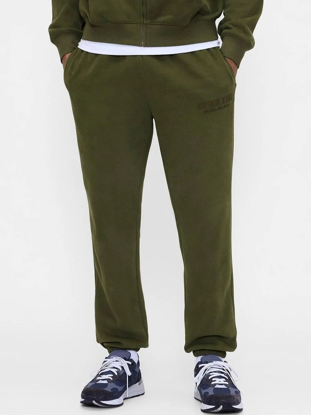 GAP Men Relaxed Fit Brand Logo Joggers