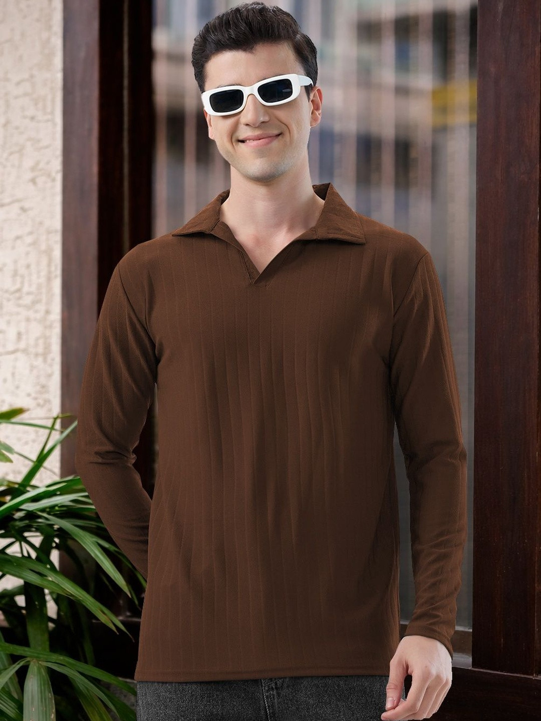 HAPPY KHAJANA Men Striped V-Neck T-shirt