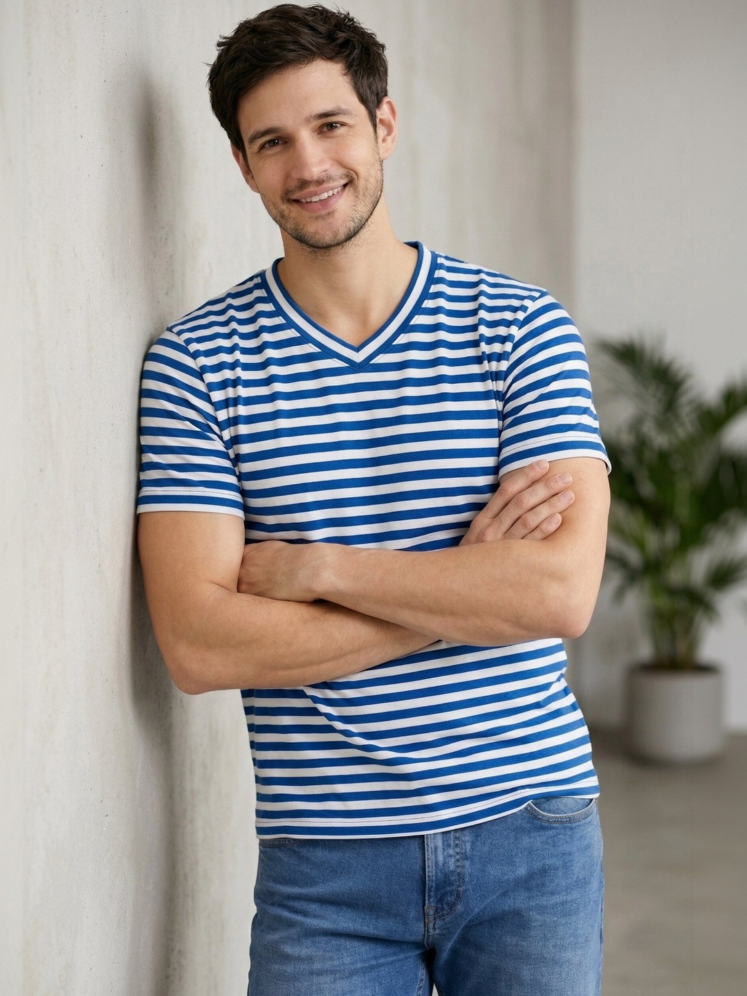 UnaOne Men Navy Blue White Bold Striped Solid Regular V-neck Short Sleeves Tshirts