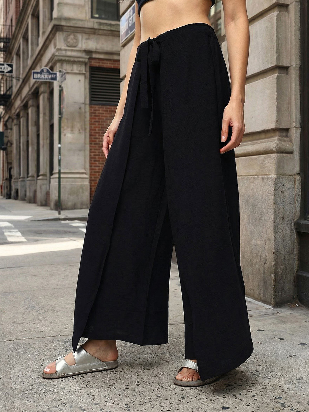 Ishin Women Relaxed Flared Trousers