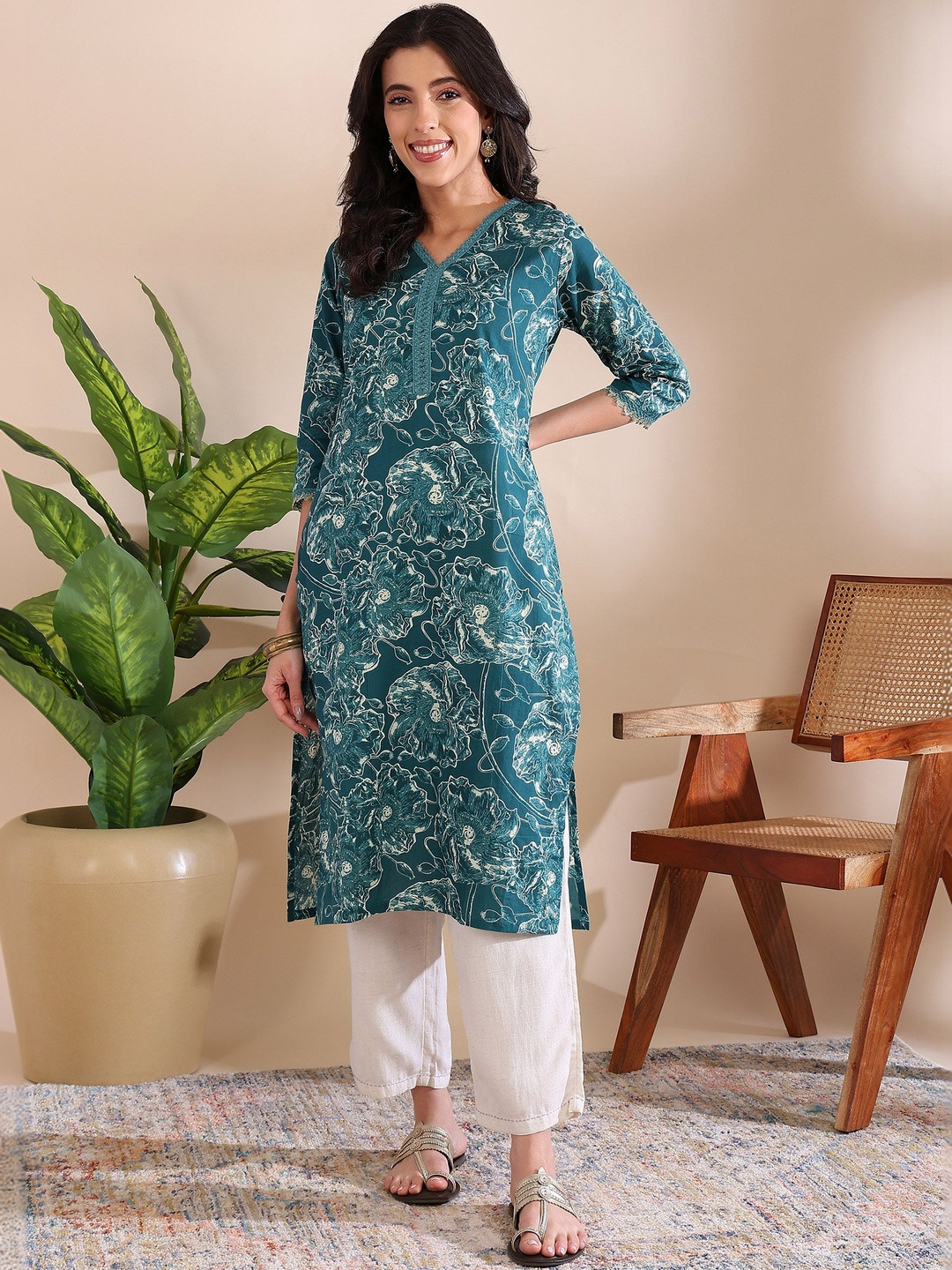 lavandis Women Floral Printed Mirror Work Kurta