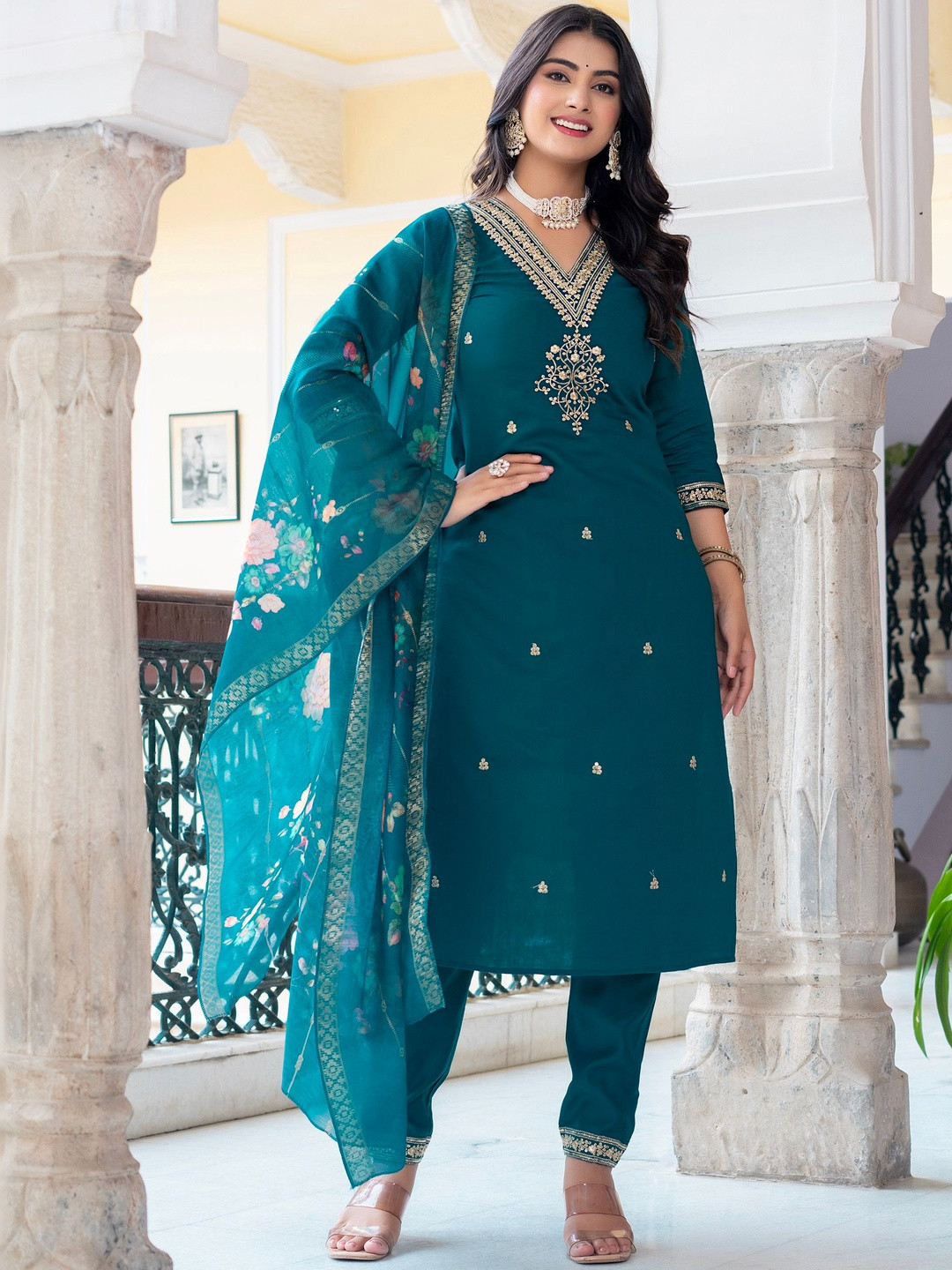KETAKI FASHION Women Ethnic Motifs Embroidered Regular Thread Work Kurta with Trousers & With Dupatta