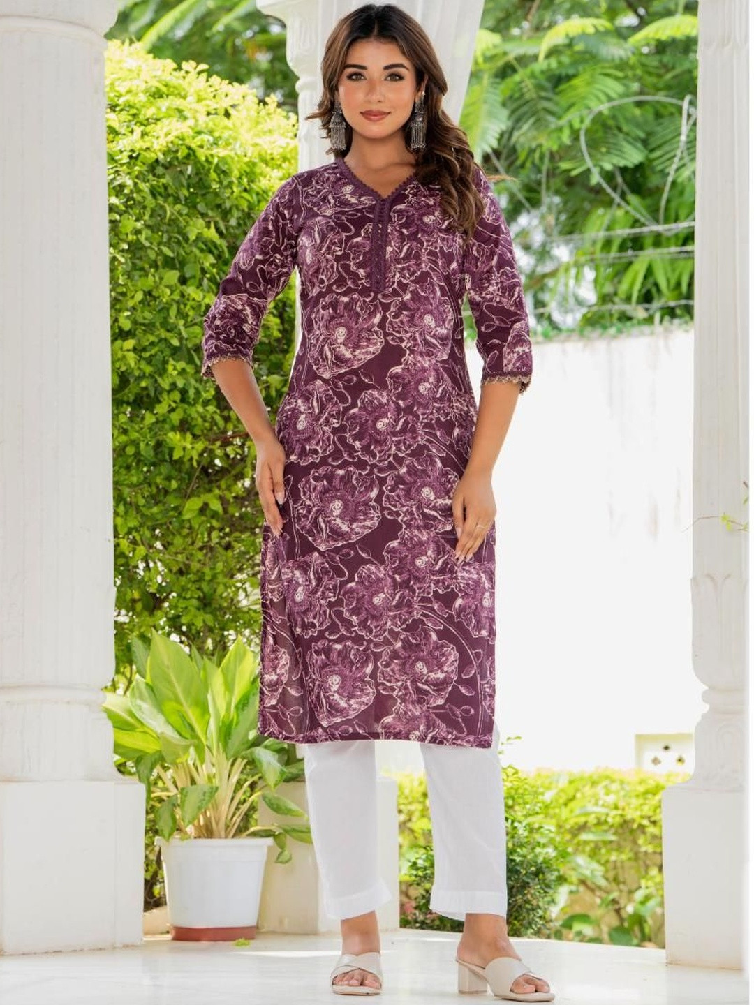 lavandis Women Printed Thread Work Kurta
