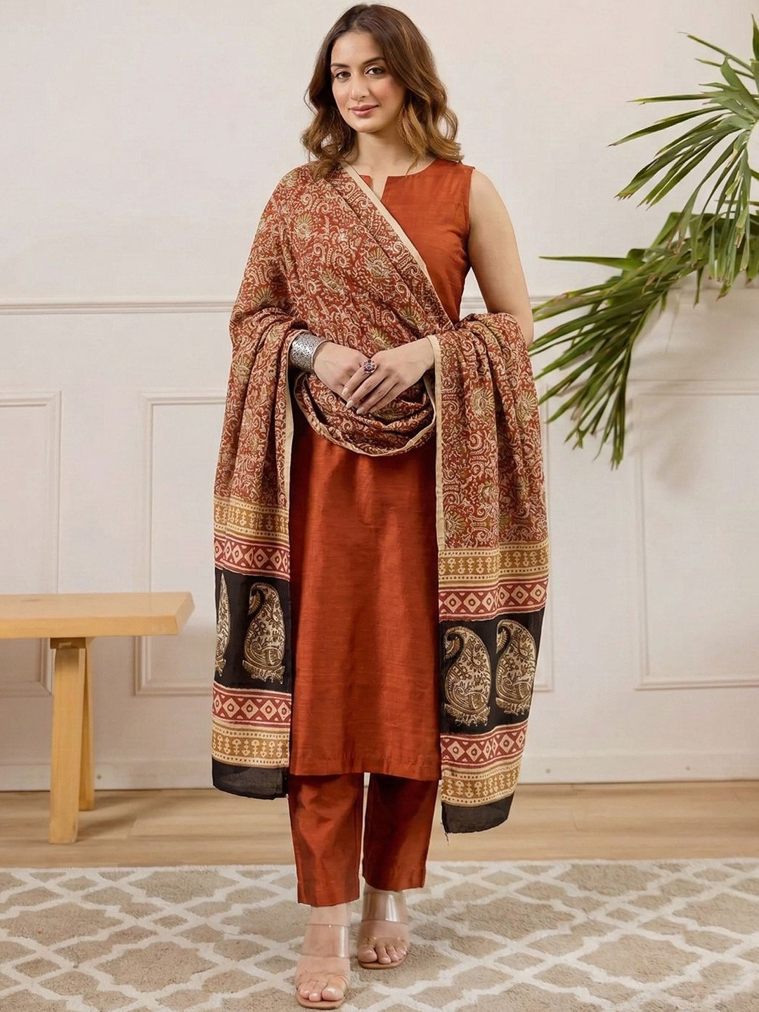 Aaghnya Women Ethnic Motifs Regular Kurta with Trousers & With Dupatta