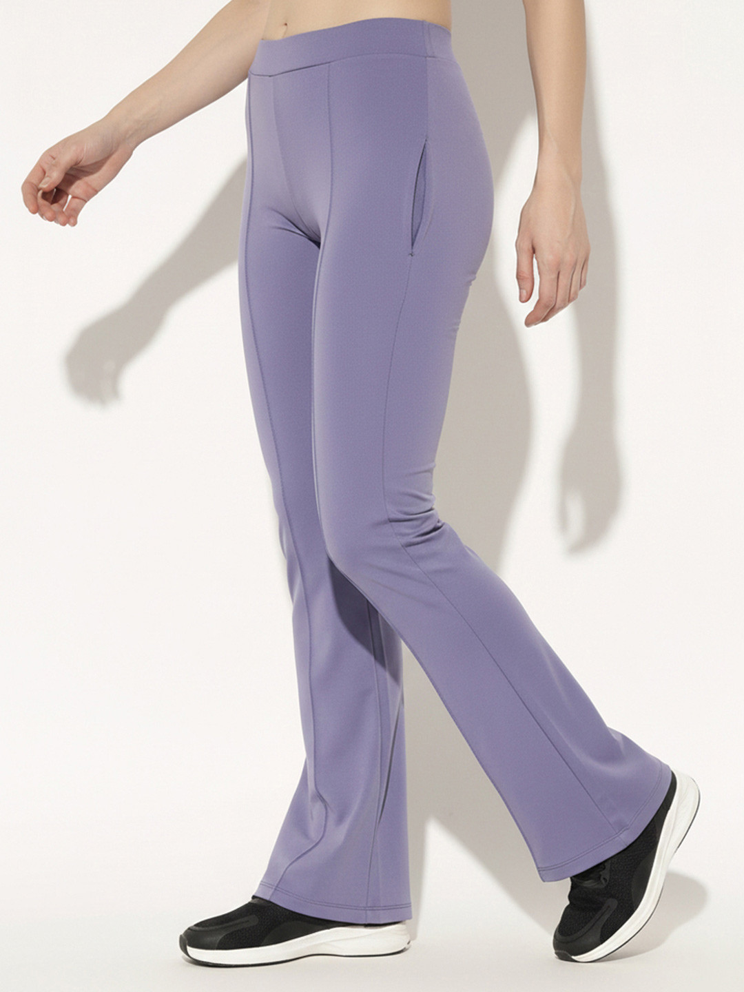 VOGAAN Straight Fit Mid-Rise Flared Tights